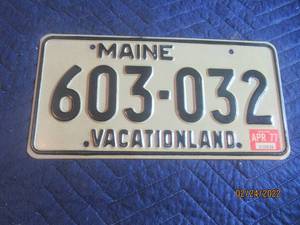 lot 146 image: VINTAGE 1977 MAINE LICENSE PLATE