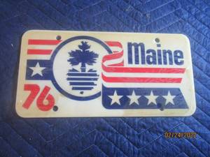lot 148 image: VINTAGE 1976 MAINE US BICENTENNIAL BOOSTER LICENSE PLATE