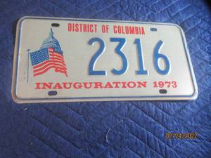 lot 154 image: VINTAGE 1973 DISTRICT OF COLUMBIA INAUGURTION LICENSE PLATE