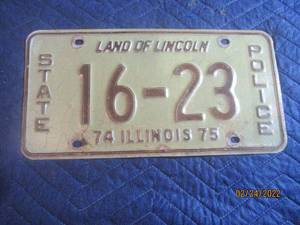 lot 164 image: VINTAGE 1975 ILLINOIS STATE POLICE LICENSE PLATE