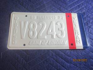 lot 174 image: VINTAGE 1973 ILLINOIS DISABLED VETERAN LICENSE PLATE