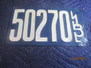 lot 176 image: VINTAGE 1913 ILLINOIS LICENSE PLATE BY THE GREEN DUCK COMPANY