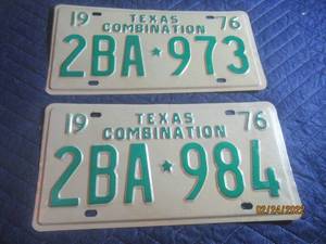 lot 180 image: VINTAGE 1976 TEXAS COMBINATION LICENSE PLATE