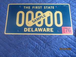 lot 187 image: VINTAGE 1976 DELAWARE  SAMPLE LICENSE PLATE
