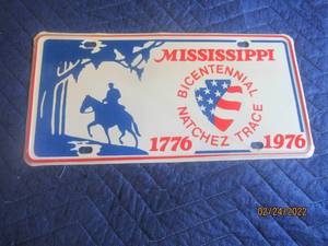 lot 194 image: VINTAGE 1976 MISSISSIPPI NATCHEZ TRACE BICENTENNIAL SAMPLE LICENSE PLATE