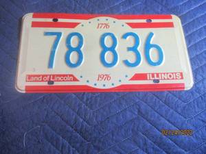 lot 197 image: VINTAGE 1976 ILLINOIS BICENTENNIAL LICENSE PLATE