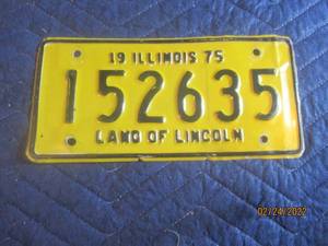 lot 101 image: VINTAGE ILLINOIS 1975 MOTORCYCLE LICENSE PLATE