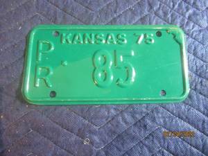 lot 102 image: VINTAGE KANSAS 1975 MOTORCYCLE LICENSE PLATE