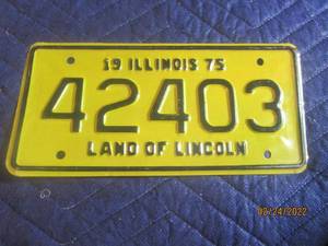 lot 104 image: VINTAGE ILLINOIS 1975 MOTORCYCLE LICENSE PLATE