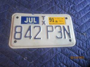 lot 105 image: VINTAGE TEXAS 1991 MOTORCYCLE LICENSE PLATE
