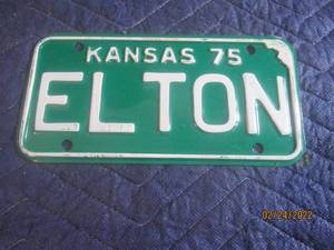 lot 106 image: VINTAGE KANSAS 1975 MOTORCYCLE LICENSE PLATE
