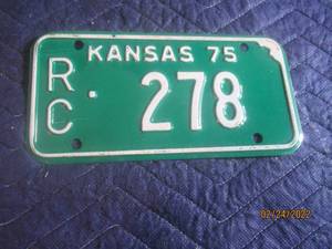 lot 108 image: VINTAGE KANSAS 1975 MOTORCYCLE LICENSE PLATE