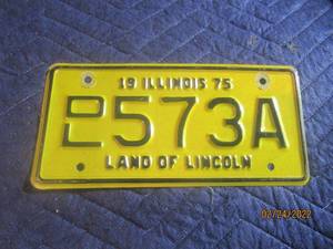 lot 114 image: VINTAGE ILLINOIS 1975 MOTORCYCLE LICENSE PLATE