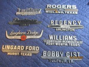 lot 204 image: VINTAGE PLASTIC DEALERSHIP EMBLEM BADGES LOT OF 8.