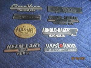 lot 208 image: VINTAGE PLASTIC DEALERSHIP EMBLEM BADGES LOT OF 8.