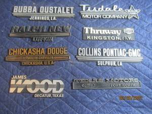 lot 210 image: VINTAGE PLASTIC DEALERSHIP EMBLEM BADGES LOT OF 8.