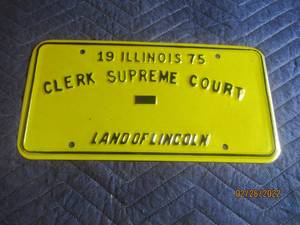 lot 214 image: VINTAGE 1975 ILLINOIS CLERK SUPREME COURT LICENSE PLATE