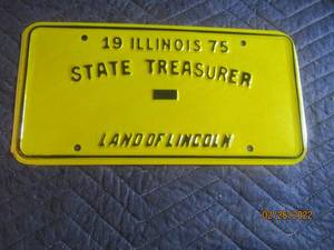 lot 221 image: VINTAGE 1975 ILLINOIS STATE TREASURER LICENSE PLATE