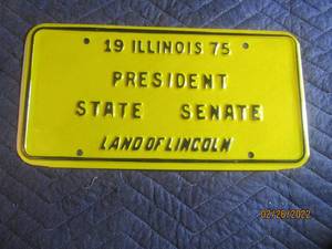 lot 223 image: VINTAGE 1975 ILLINOIS PRESIDENT STATE SENATE LICENSE PLATE
