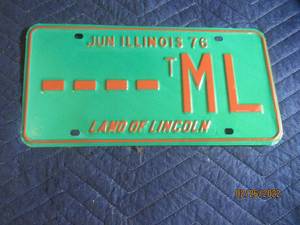 lot 224 image: VINTAGE  197576 ILLINOIS MILEAGE TAX TRUCK LICENSE PLATE
