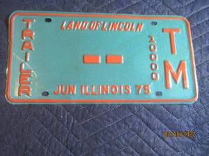 lot 225 image: VINTAGE 1975 ILLINOIS TAX TRAILER LICENSE PLATE