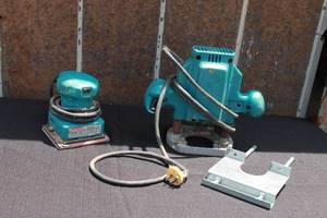 lot 17 image: TOTAL OF 2 MAKITA POWER TOOLS&nbsp&nbsp-SANDER B04552&nbsp&nbsp- ROUTER 3621