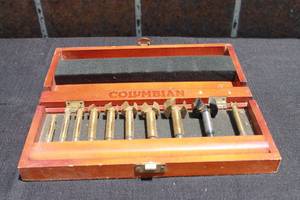 lot 24 image: COLUMBIAN CARBIDE TIPPED ROUTER BITS IN ORIGINAL WOOD CASE&nbsp