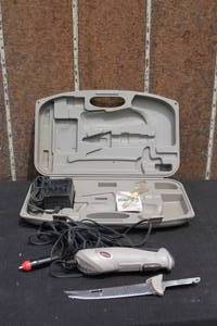 lot 31 image: RAPALA ELECTRIC FILLET KNIFE WITH CARRY CASE&nbsp