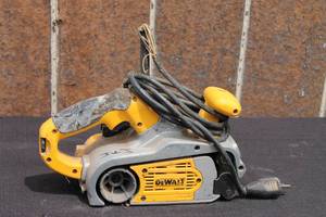 lot 33 image: DEWALT&nbsp DW433 8- AMP VARIABLE SPEED BELT SANDER&nbsp