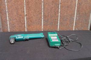 lot 39 image: MAKITA DA391D SCREW DRIVER&nbsp DC1411 WITH CHARGER&nbsp