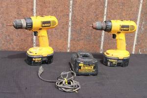 lot 40 image: TOTAL OF 2 DEWALT CORDLESS DRILLDRIVER DW959 &amp DW929&nbsp WITH DEWALT CHARGER&nbsp DW9119&nbsp&nbsp