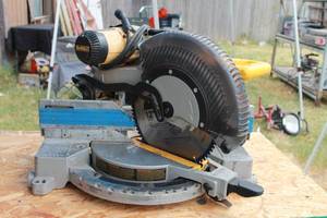 lot 51 image: DEWALT DW716&nbsp &nbsp12 DOUBLE BEVEL SLIDING&nbsp COMPOUND MITER SAW&nbsp