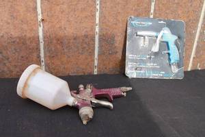 lot 69 image: TOTAL OF 2 PAINT SPRAY GUNS&nbsp&nbsp- EZ-PRO TEXTURE&nbsp&nbsp- CENTRAL PNEUMATIC WITH CONTAINER&nbsp