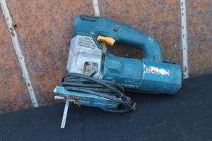 lot 77 image: BOSCH JIGSAW 1587 AVS