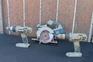 lot 84 image: TOTAL OF 3 POWER TOOLS&nbsp&nbsp-PORTER CABLE CORDLESS DRILLDRIVERS &amp SANDER&nbsp&nbspNO BATTERY  SANDER BAD BATTERY&nbsp