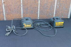 lot 86 image: TOTAL OF 2 DEWALT BATTERY CHARGERS&nbsp&nbsp&nbsp- DW9116 &amp DW9108&nbsp