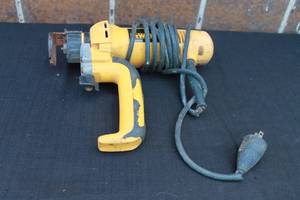 lot 88 image: DEWALT CUT OUT TOLL DW660&nbsp