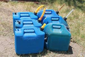 lot 98 image: TOTAL OF 6 5-GAL GAS CANS&nbsp