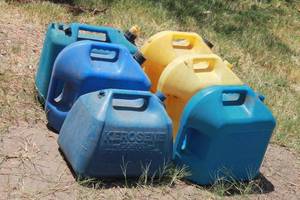 lot 99 image: TOTAL OF 6 5 GAL GAS CANS&nbsp