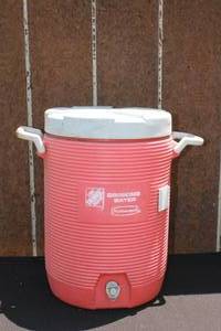 lot 101 image: RUBBERMAID 5-GAL WATER&nbsp COOLER&nbsp
