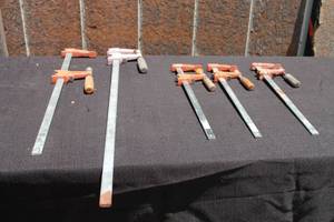 lot 121 image: TOTAL OF 5 ASSORTED QUICK GRIPS&nbsp
