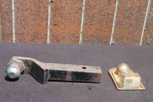 lot 127 image: TRAILER HITCH BALL &amp CHROME HITCH BALL&nbsp