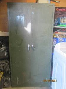 lot 1 image: METAL 2 DOOR STORAGE CABINET