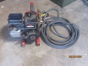 lot 4 image: BRIGGS &amp STRATTON 3HP MOTOR (AND WHAT LOOKS TO BE PRESSURE WASHER HOOK UP) WITH HOSE