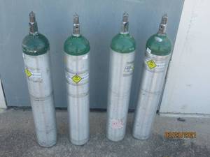 lot 10 image: 4 OXYGEN TANKS ALL EMPTY