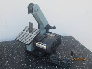 lot 27 image: DELTA 31-050 BELT SANDER