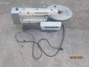 lot 28 image: DREMEL 16 SCROLL SAW MODEL 1671