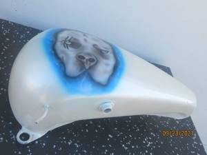 lot 33 image: CUSTOM PAINTED MOTORCYCLE GAS TANK&nbsp (1)