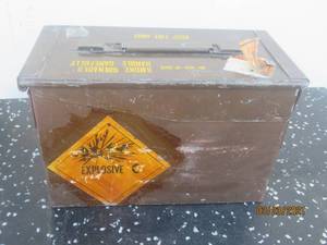 lot 38 image: VINTAGE AMMO BOX