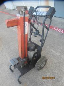 lot 40 image: SWIFT SPLIT LOG SPLITTER&nbsp BY MANTIS&nbsp